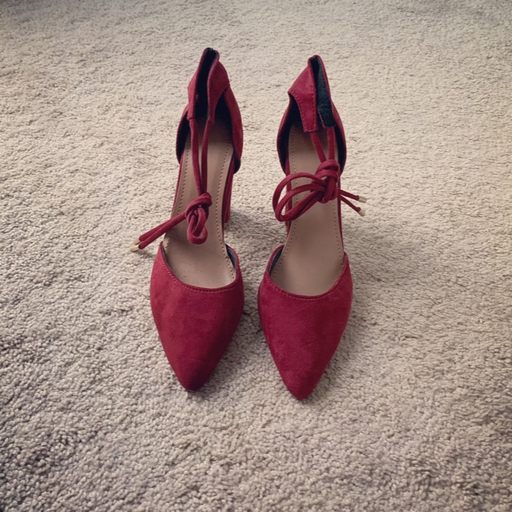 JustFab maroon lace-up chunk heels - size 8